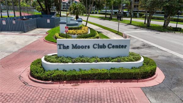 VILLA HOMES AT THE MOORS