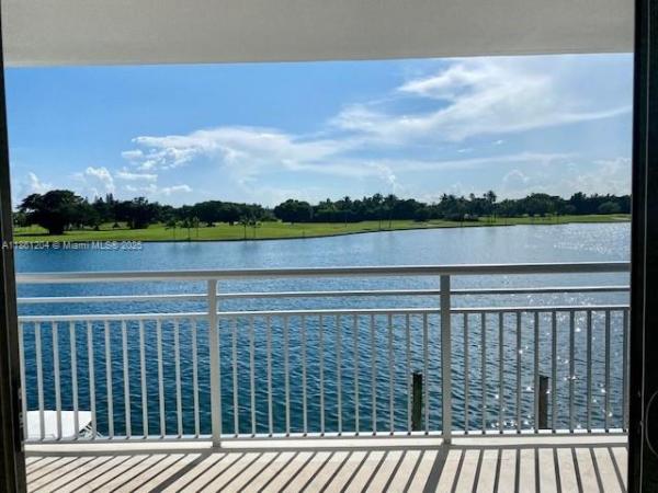 COLONY BAY HARBOR APTS CO