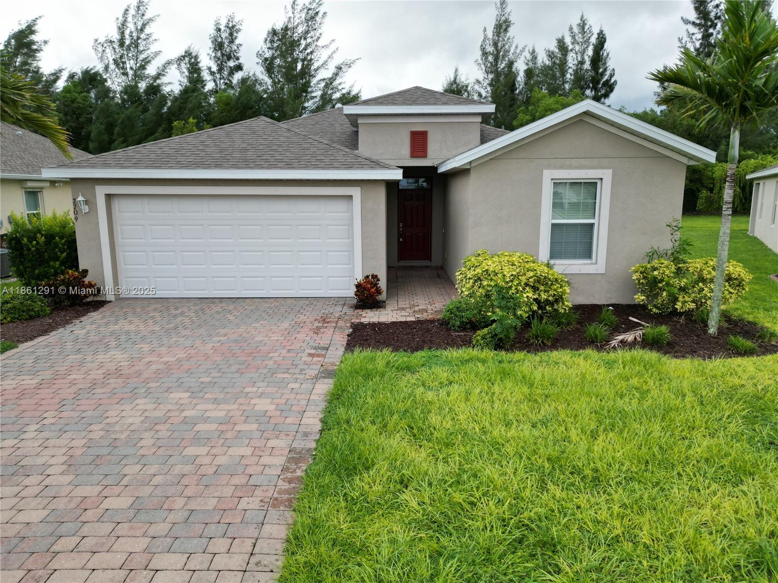 Single Family - фото