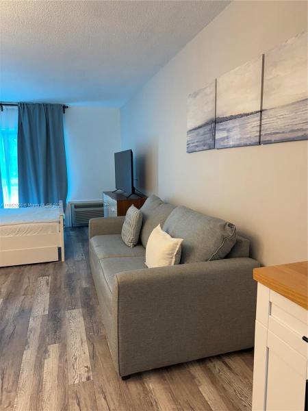 400 KINGS POINT DR #105, SUNNY ISLES BEACH, FL 33160