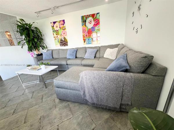 COMMODORE PLAZA CONDO