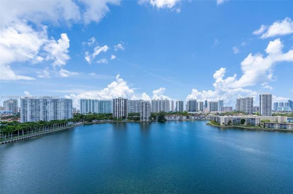18081 BISCAYNE BLVD #1205, AVENTURA, FL 33160
