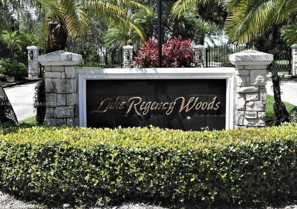 LAKE REGENCY WOODS