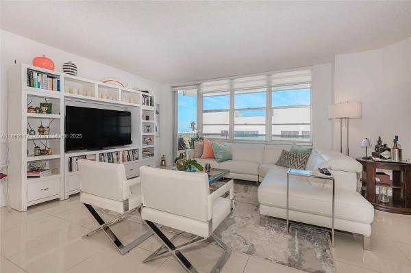 3725 S OCEAN DR #1221, HOLLYWOOD, FL 33019