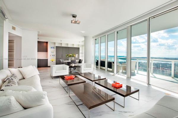 CONTINUUM ON SOUTH BEACH