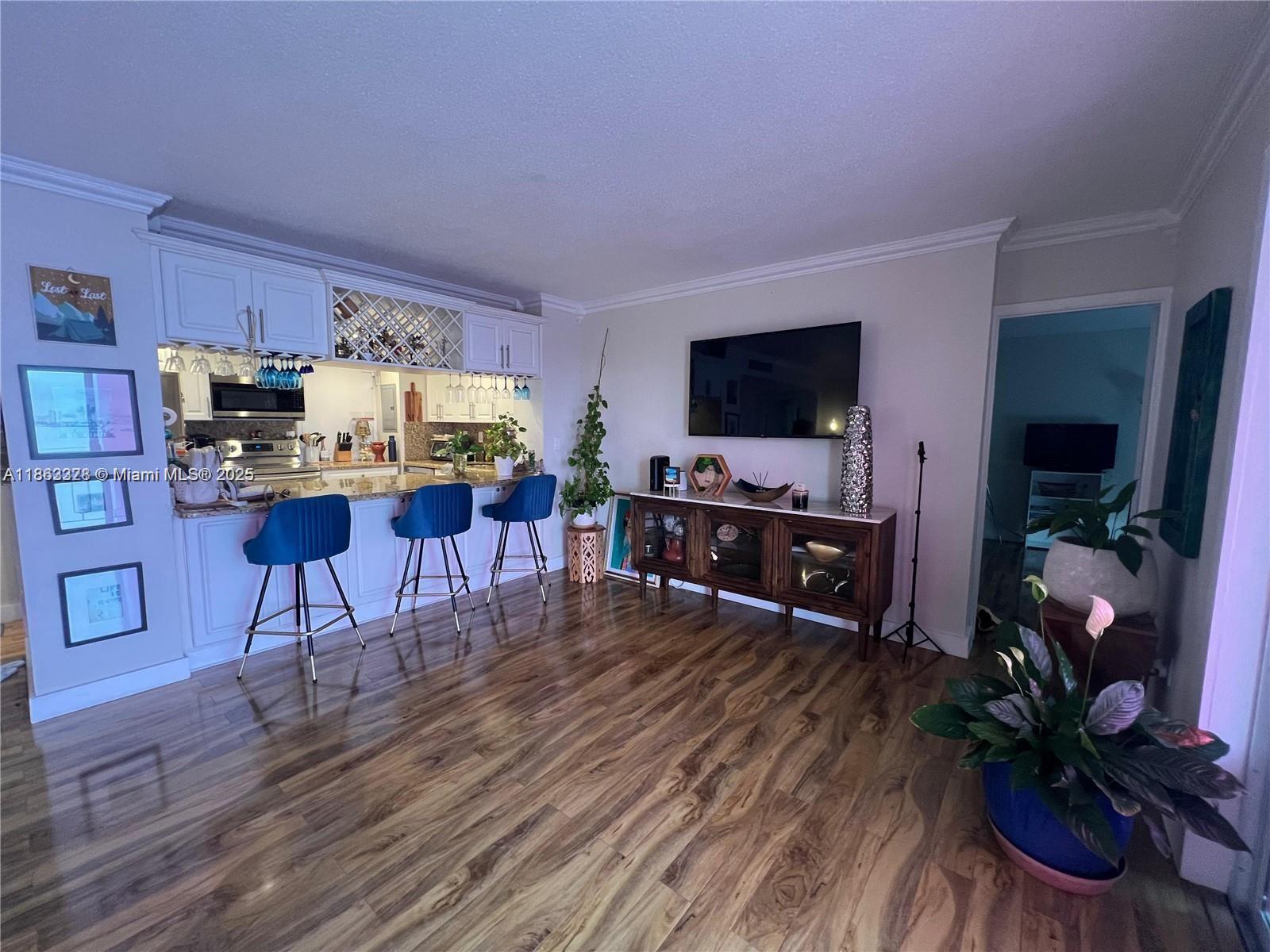 JOCKEY CLUB CONDO - фото