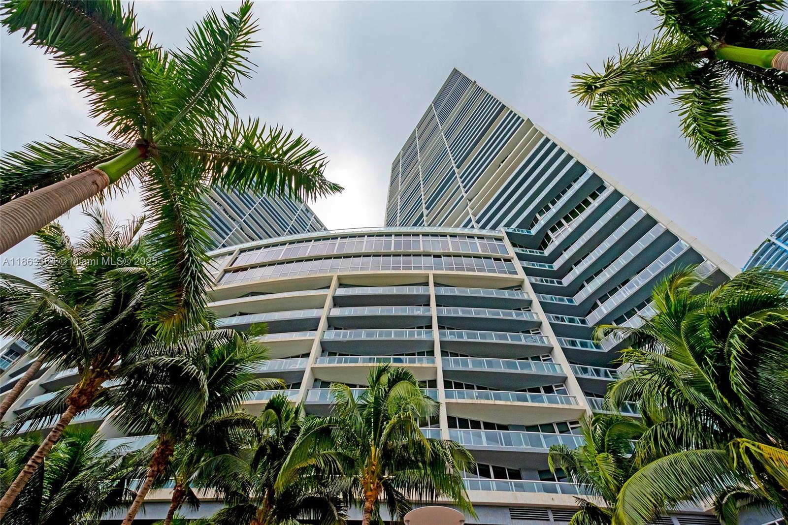 ICON BRICKELL NO TWO - фото