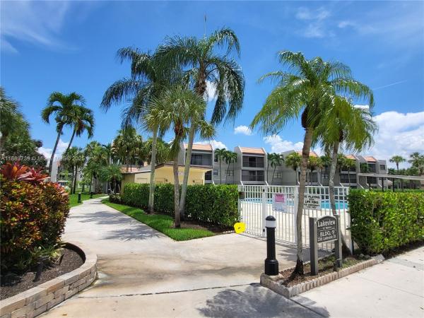 BUILDING NINE OF RACQUET