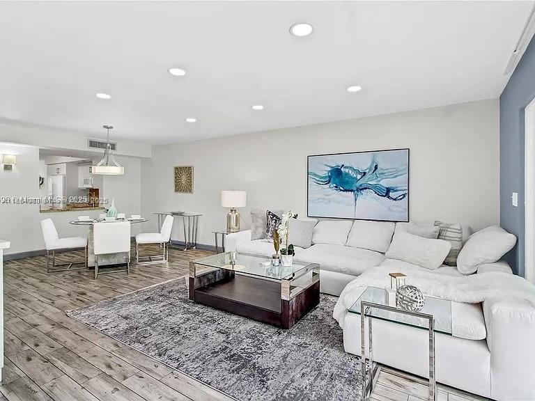 DELVISTA A CONDO - фото