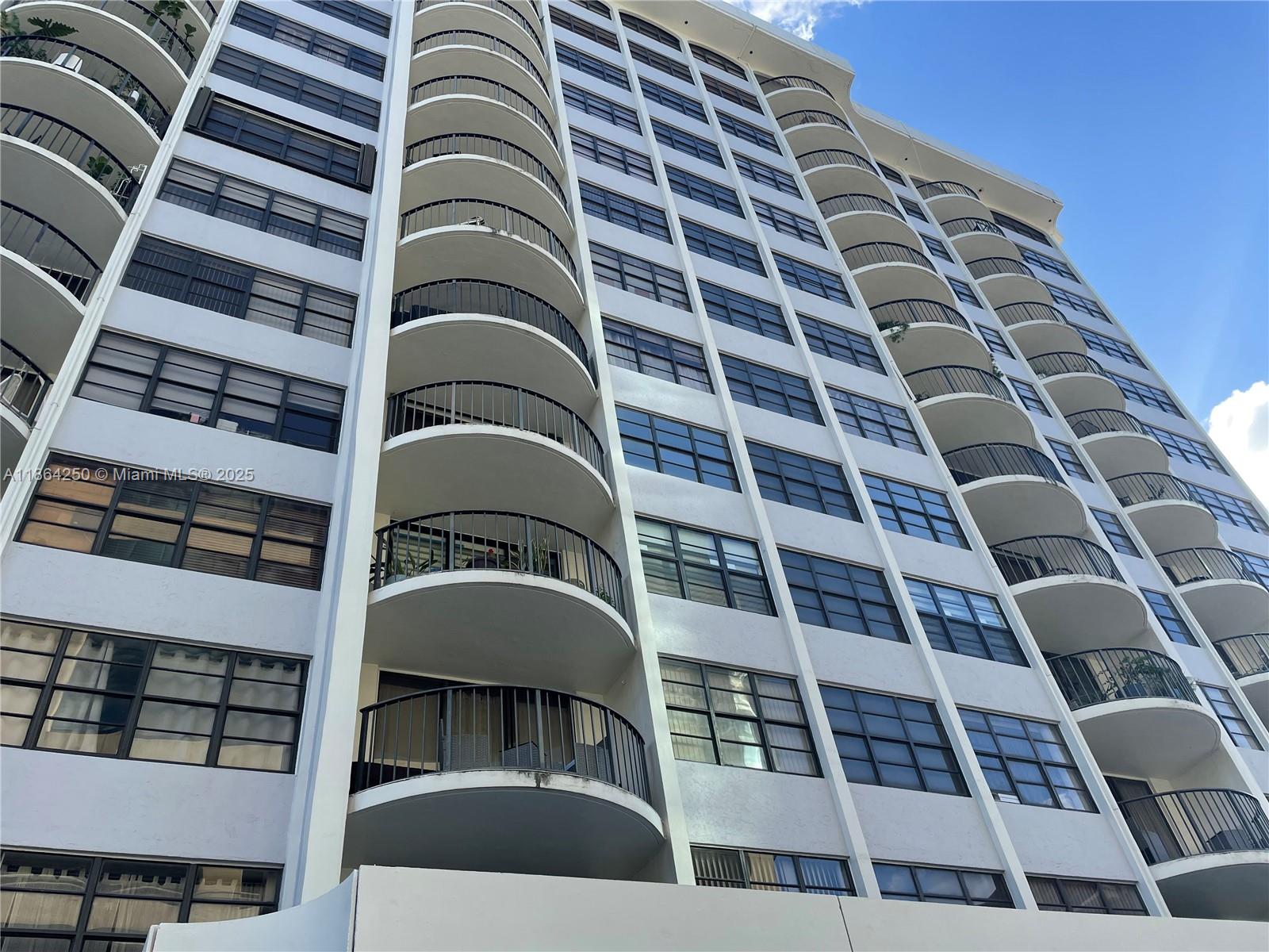 CORAL GABLES TOWER - фото