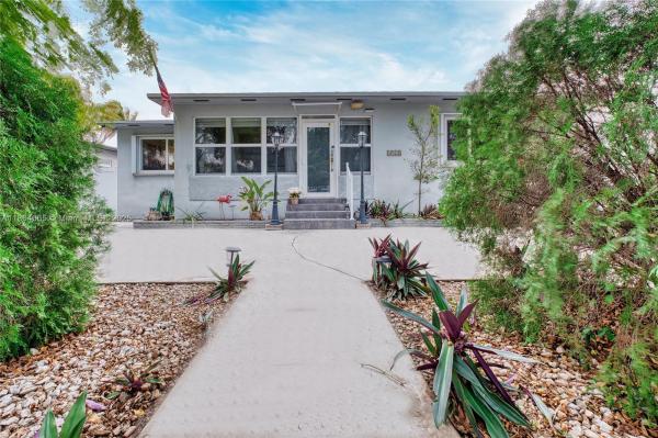 HOLLYWOOD SOUTH SIDE ADD