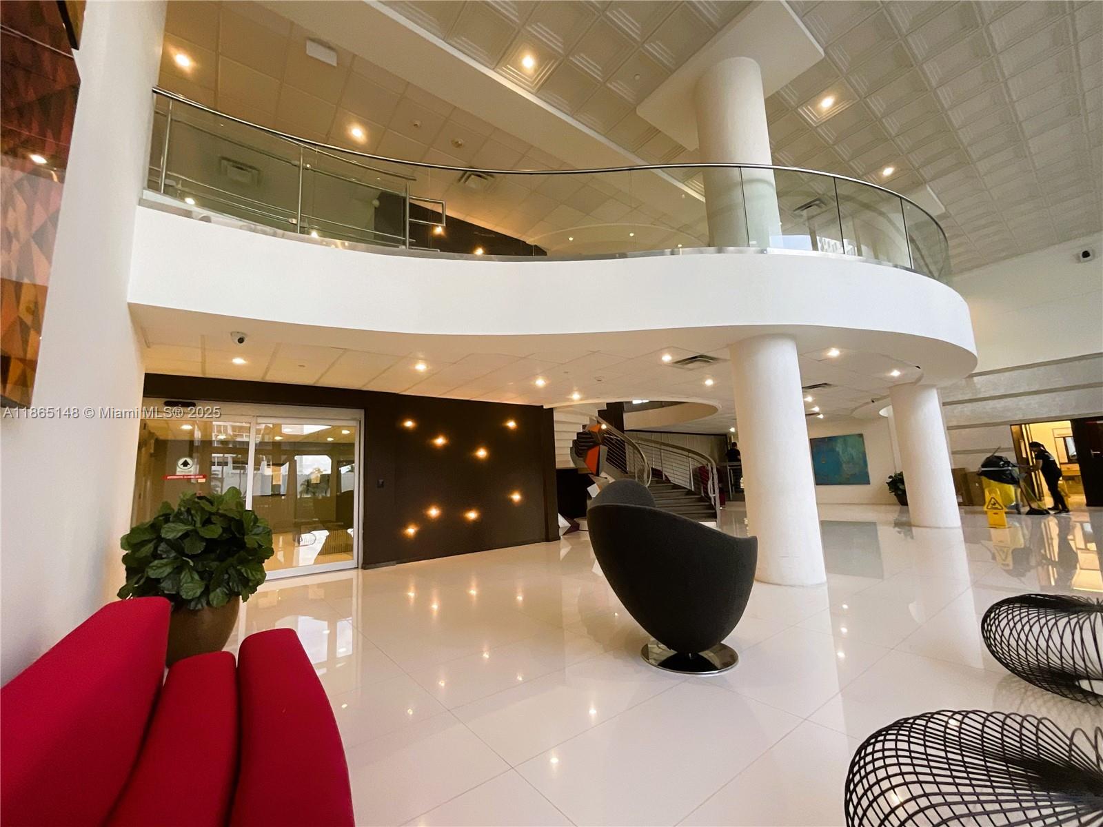 ARLEN BEACH CONDO - фото