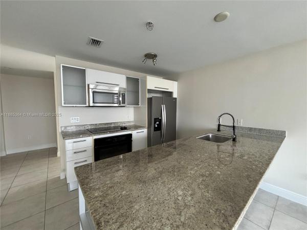 LATITUDE ON THE RIVER CON