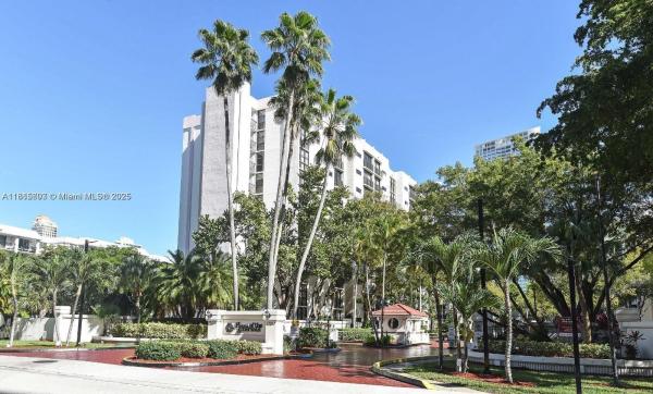 17021 N BAY RD #207, SUNNY ISLES BEACH, FL 33160