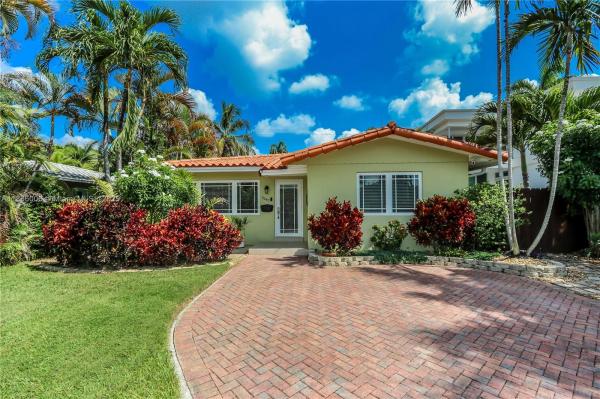 HOLLYWOOD LAKES SECTION