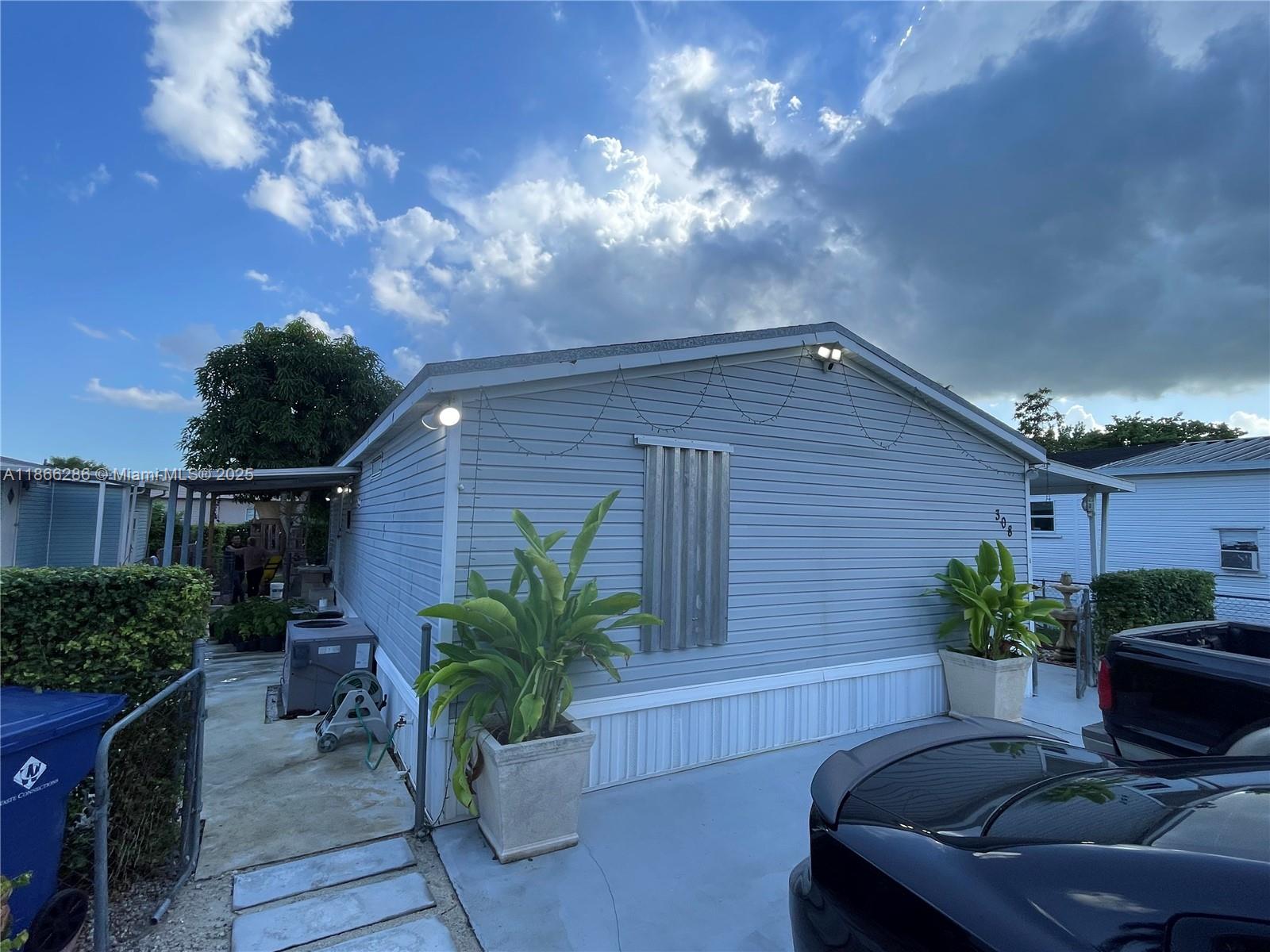 AMERICANA VILLAGE CONDO - фото