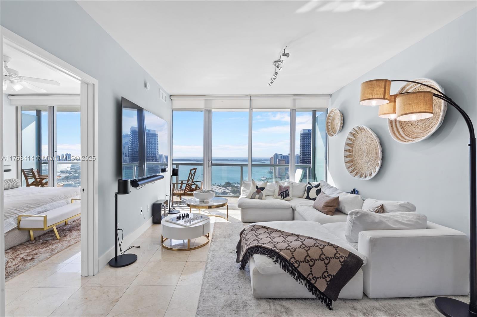 Marinablue Condo - фото