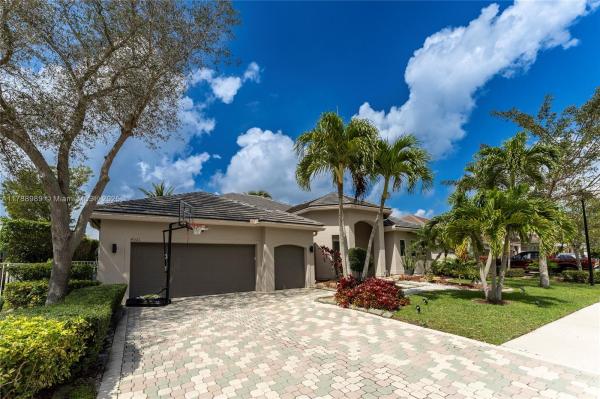 ROLLING HILLS GOLF & TENN