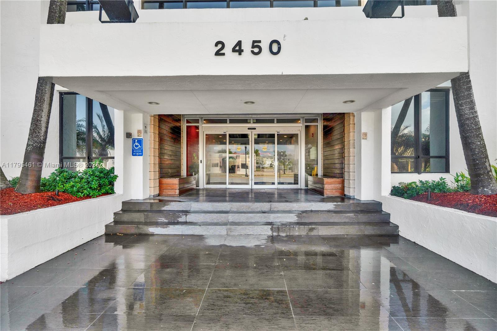 Commercial - фото