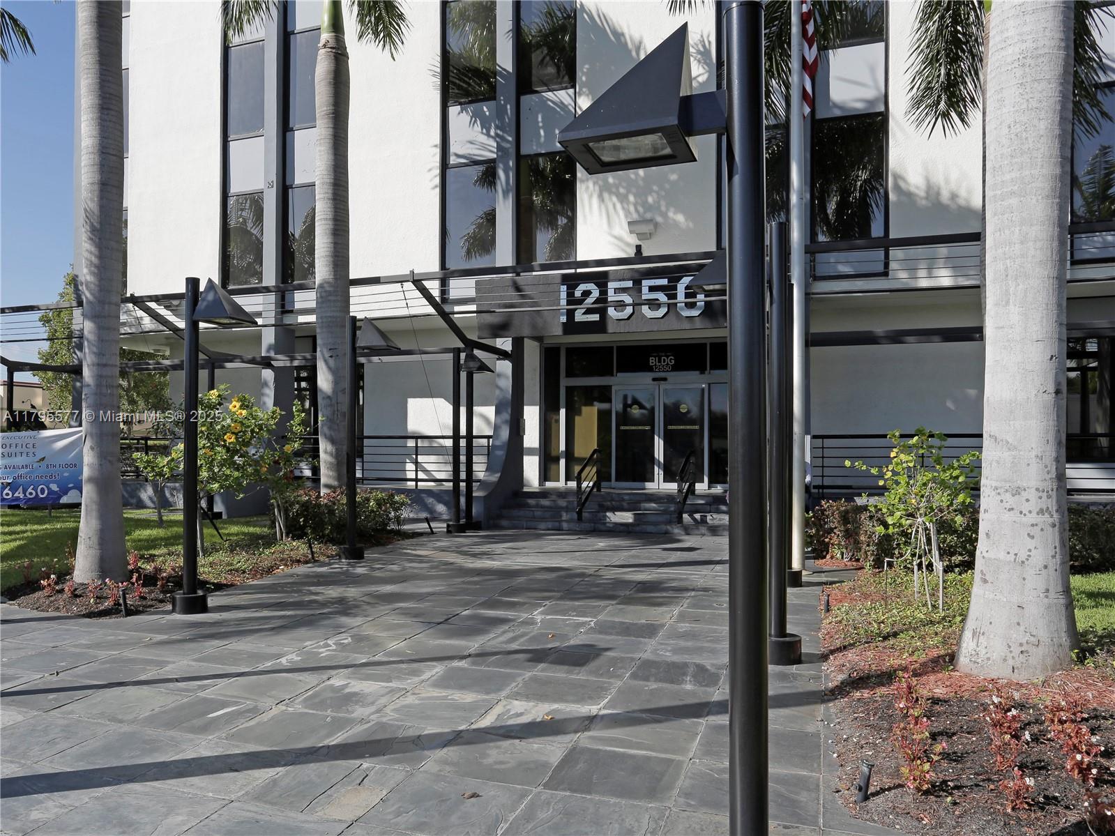 Commercial - фото