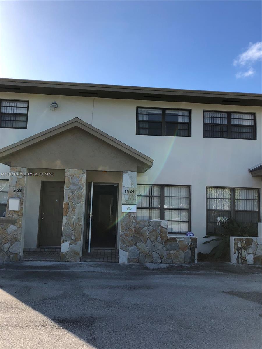 VANDERBILT PARK TOWNHOUSE - фото