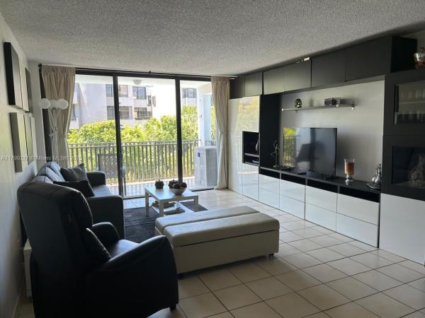 KEY BISCAYNE ONE HUNDRED