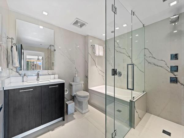 500 BRICKELL AVE #2203, MIAMI, FL 33131