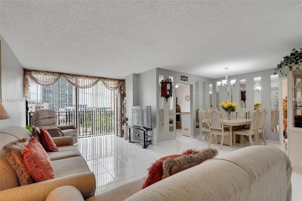 17021 N BAY RD #918, SUNNY ISLES BEACH, FL 33160