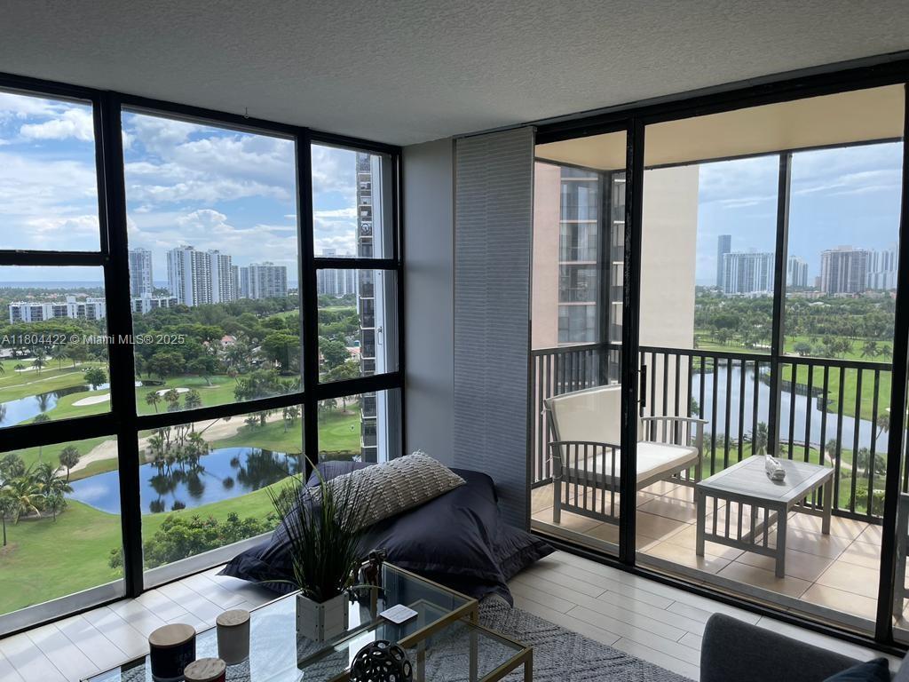 CORONADO TOWER II - фото