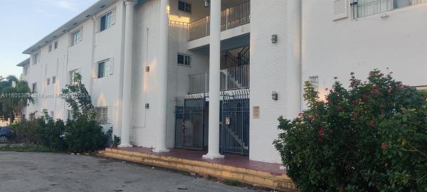 THE WHITE HOUSE CONDO