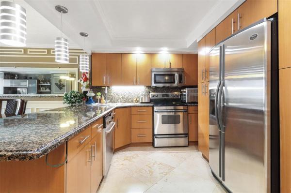 1865 S OCEAN DR #18G, HALLANDALE BEACH, FL 33009