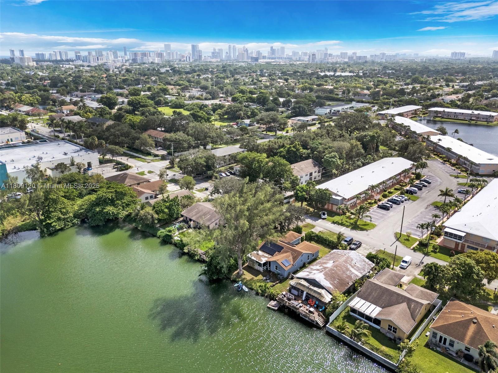 Single Family - фото