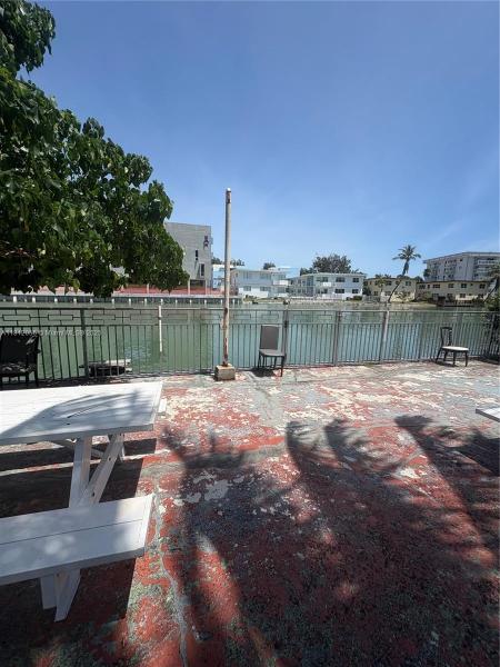 MARSEILLES DECO CONDO