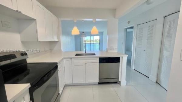 VILLAS AT LAKEVIEW CONDO