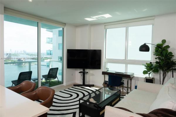 QUANTUM ON THE BAY CONDO