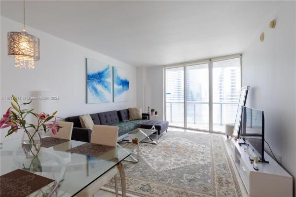 ICON BRICKELL TOWER 1