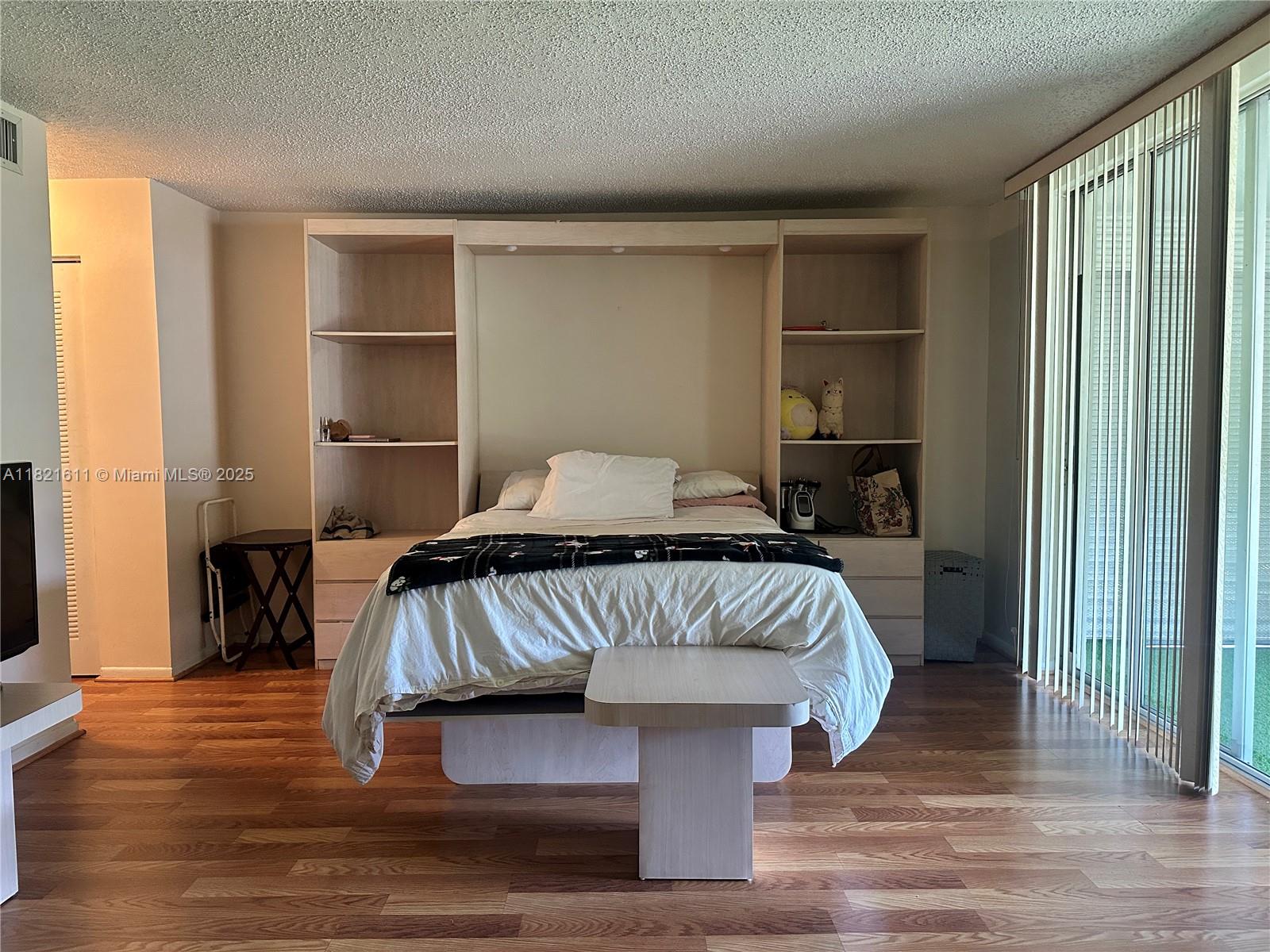 ROYAL OAKS CONDO - фото