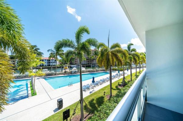 2950 NE 188TH ST #140, AVENTURA, FL 33180