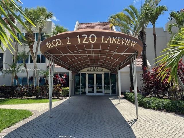 BUILDING TWO OF RACQUET C - фото