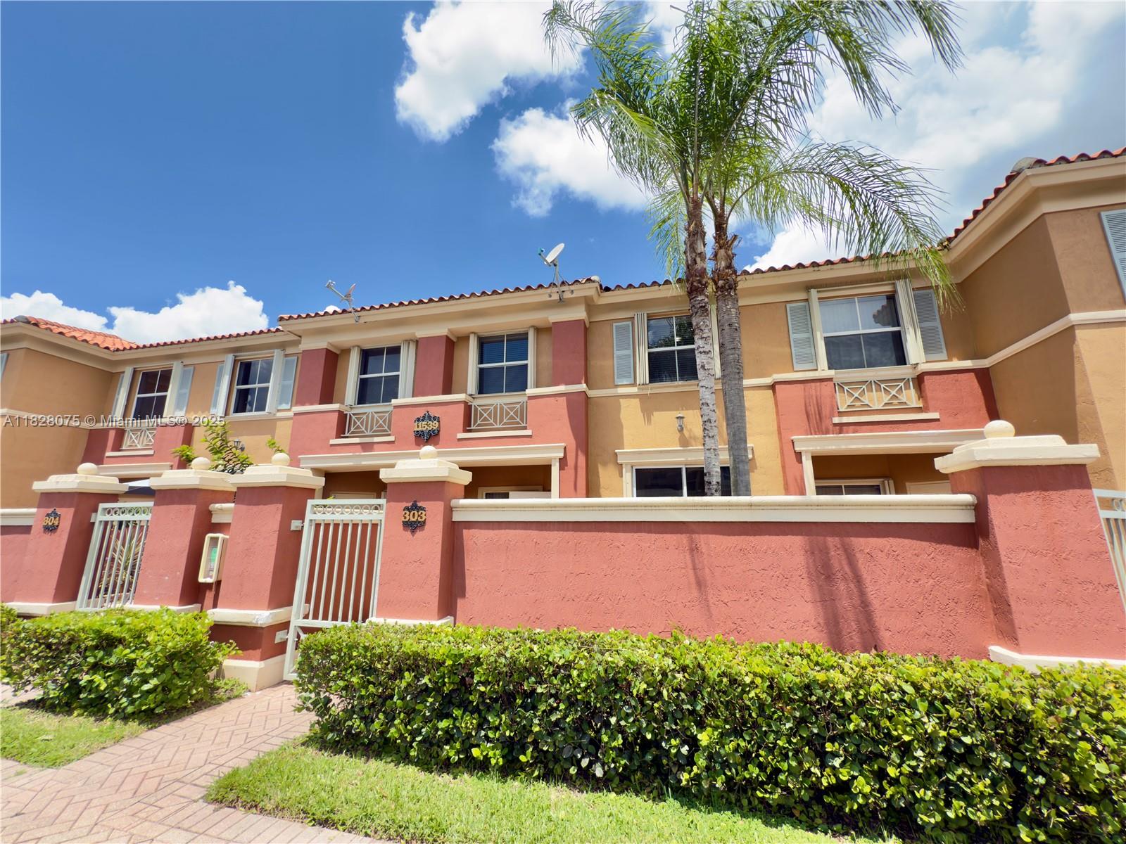 THE GATES AT DORAL ISLES - фото