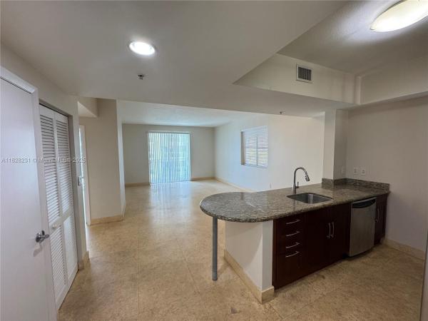 DOWNTOWN DADELAND CONDO N
