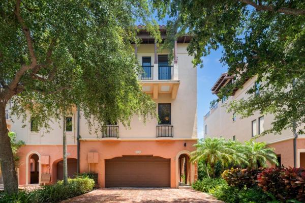 ROYAL HARBOUR YACHT CLUB