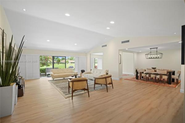 VILLA RESIDENCES OF EMERA