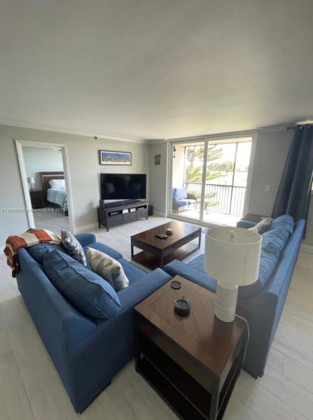 ROLLING HILLS GOLF AND