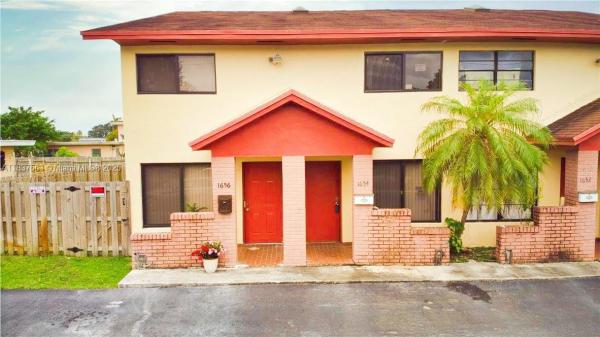 VANDERBILT PARK TOWNHOUSE