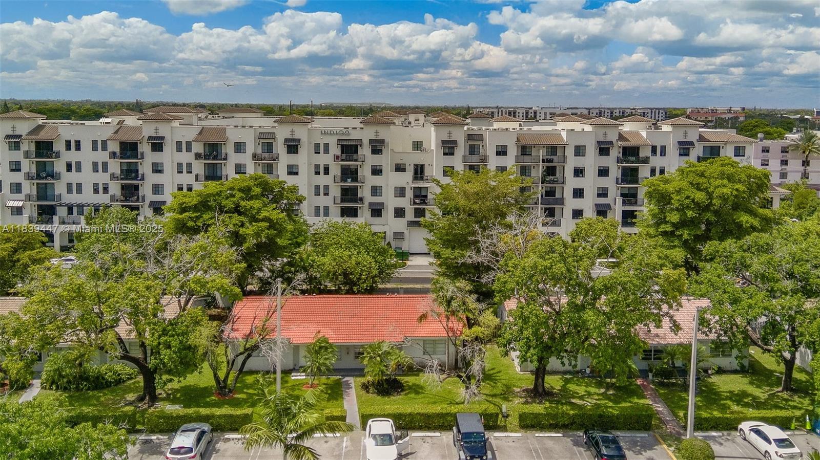 VILLAGE CONDOMINIUMS AT - фото