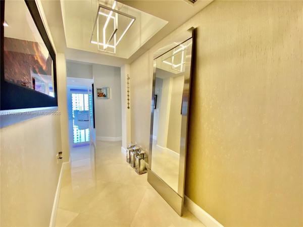 19900 E COUNTRY CLUB DR #1220, AVENTURA, FL 33180