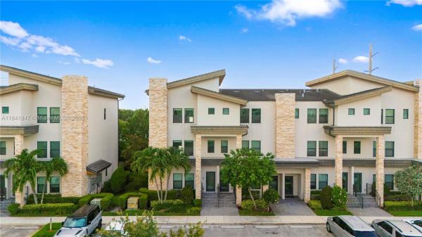 HIGHLAND AT PARK CENTRAL