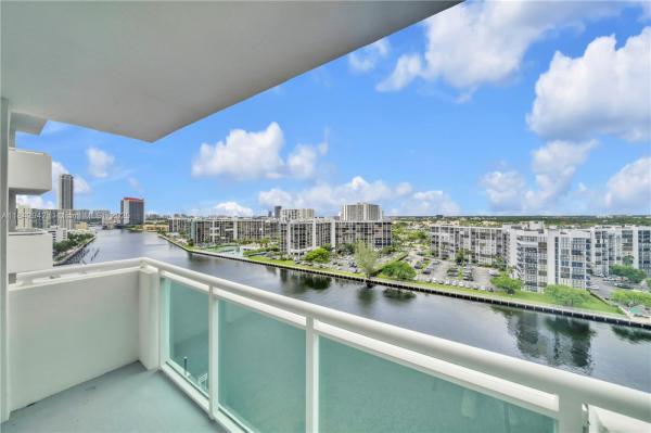 3000 S OCEAN DR #1208, HOLLYWOOD, FL 33019