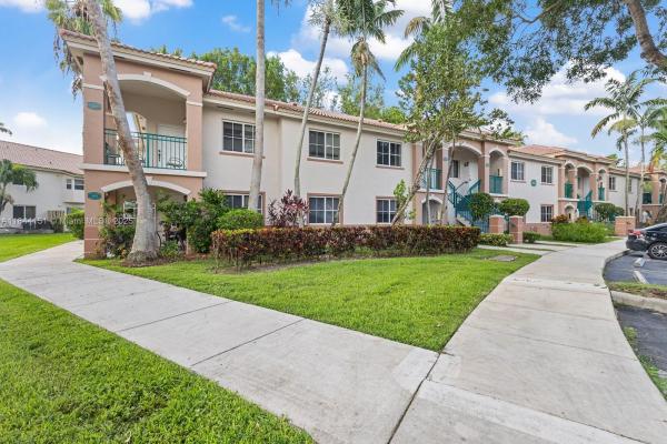 VENETIA GARDENS S. CONDO